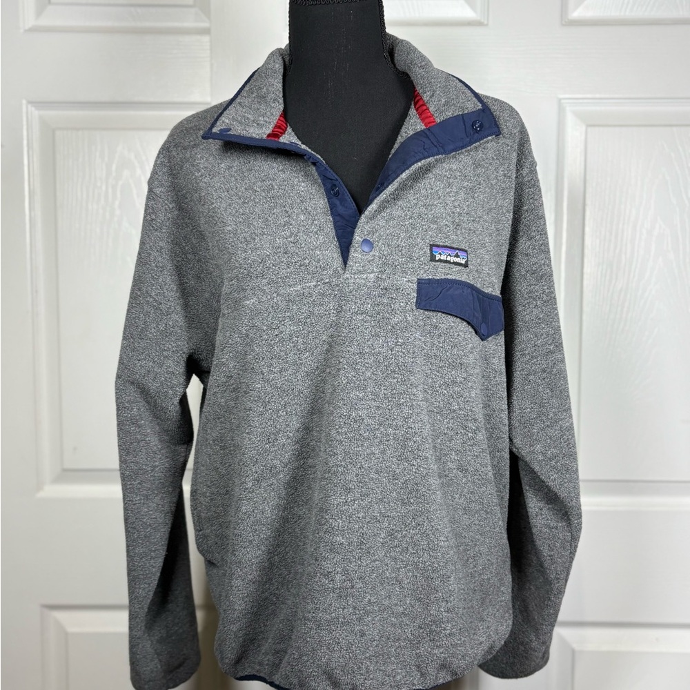Patagonia unisex Syncilla Gray and Navy Pullover size small